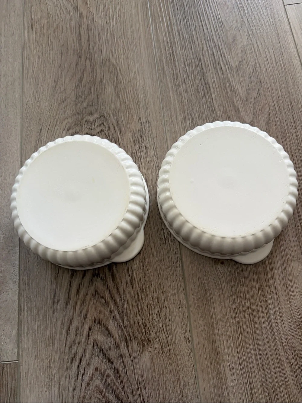 Ceramic Round Ramekins (Set of 2) - Classic Baking Dishes 14 oz  Shallow White